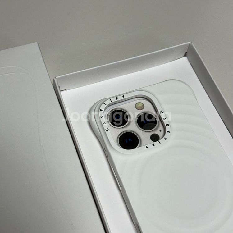 (새상품) 케이스티파이 16프로 리플케이스 화이트--1