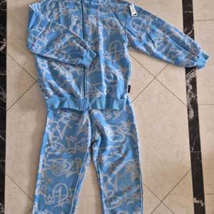 비제이(Be.j) 상하의집업세트 판매해요.