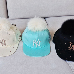 새상품)키즈 MLB 겨울방울털 스냅백모자 팔아요~