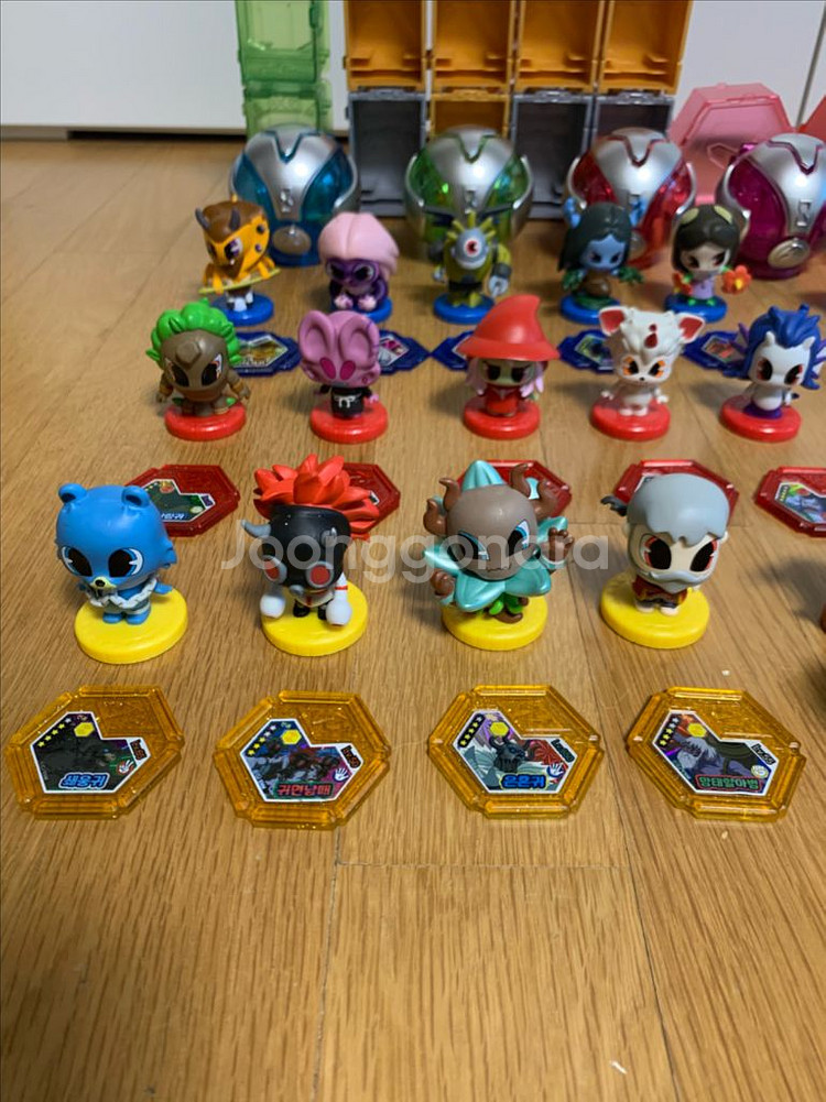 신비아파트 피규어 28개 및 보관합 일괄 판매합니다.--1