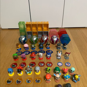 신비아파트 피규어 28개 및 보관합 일괄 판매합니다.