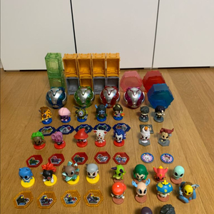 신비아파트 피규어 28개 및 보관합 일괄 판매합니다.