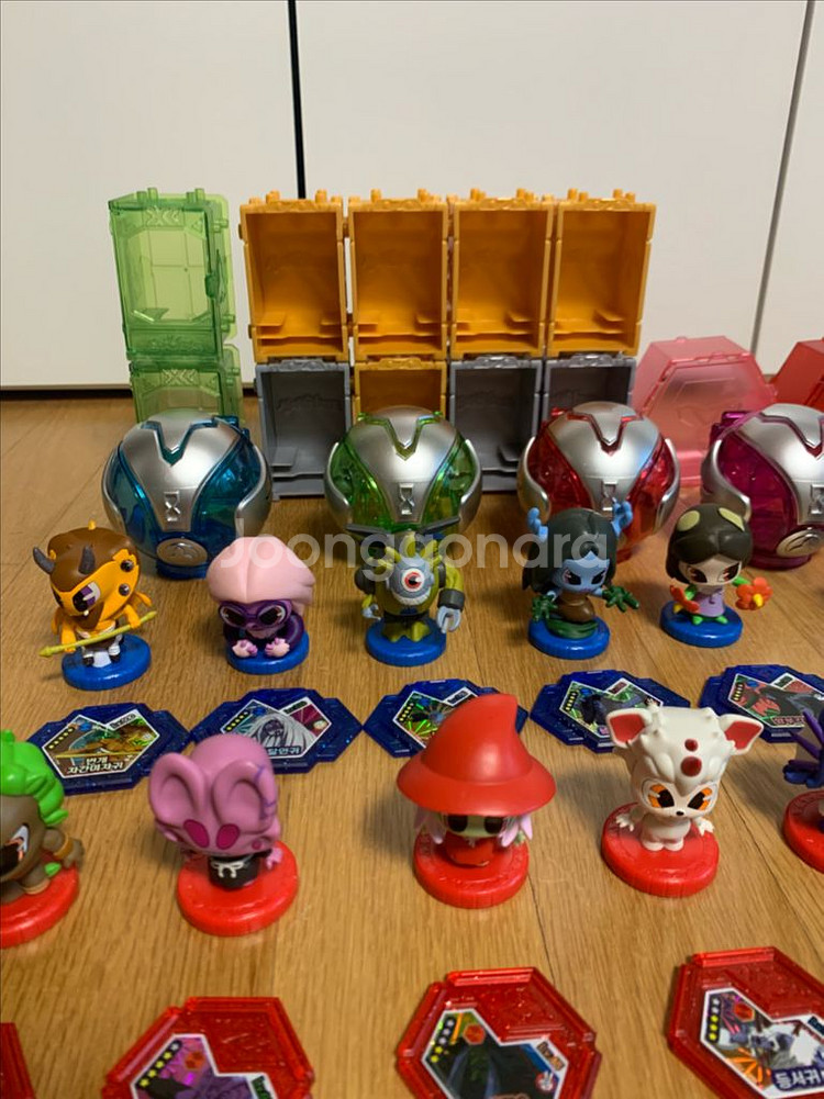 신비아파트 피규어 28개 및 보관합 일괄 판매합니다.--3