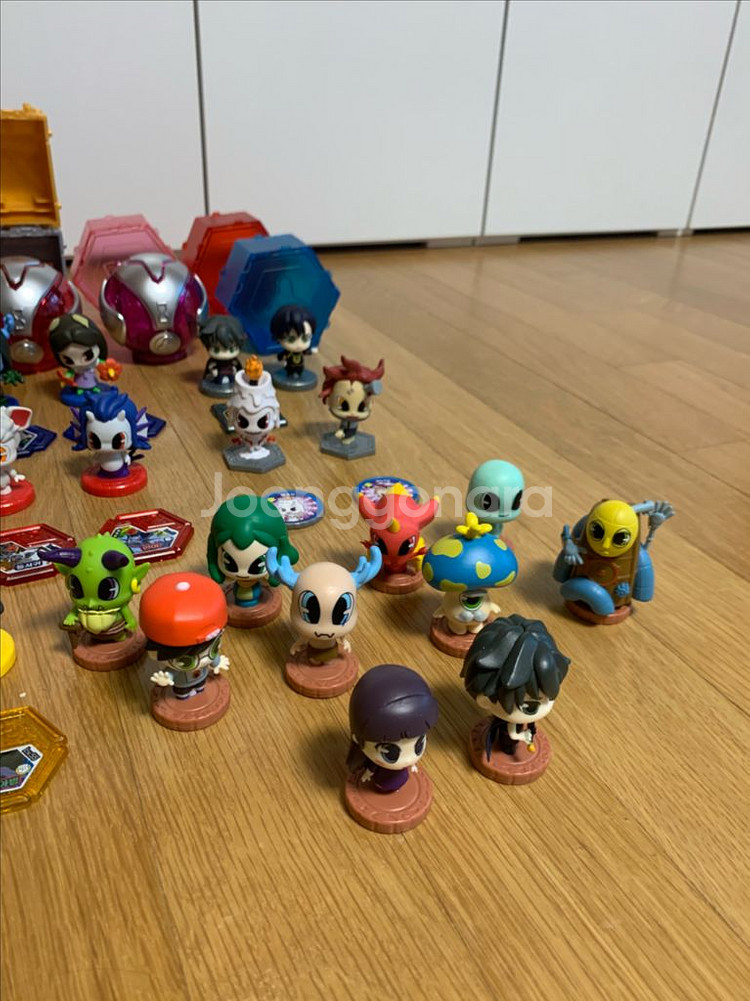 신비아파트 피규어 28개 및 보관합 일괄 판매합니다.--5