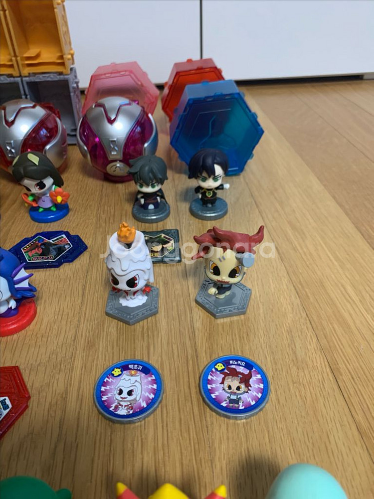 신비아파트 피규어 28개 및 보관합 일괄 판매합니다.--4