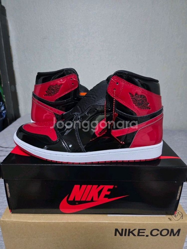 조던1 레트로 하이 OG 페이턴트 브레드 300사이즈--2