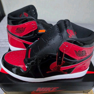 조던1 레트로 하이 OG 페이턴트 브레드 300사이즈