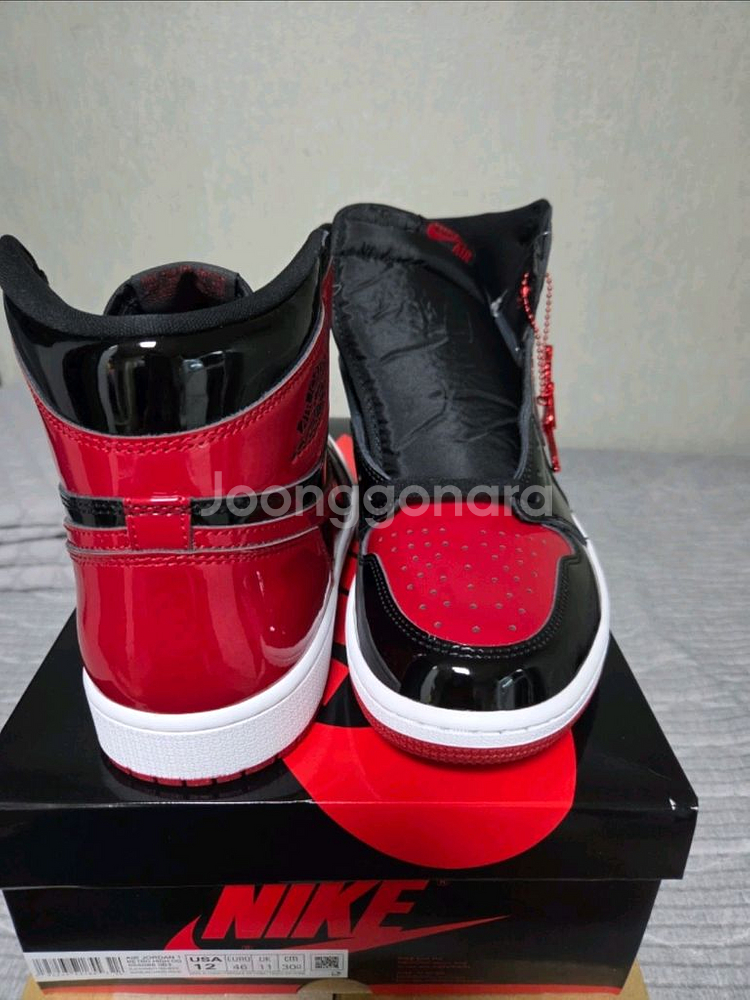 조던1 레트로 하이 OG 페이턴트 브레드 300사이즈--3