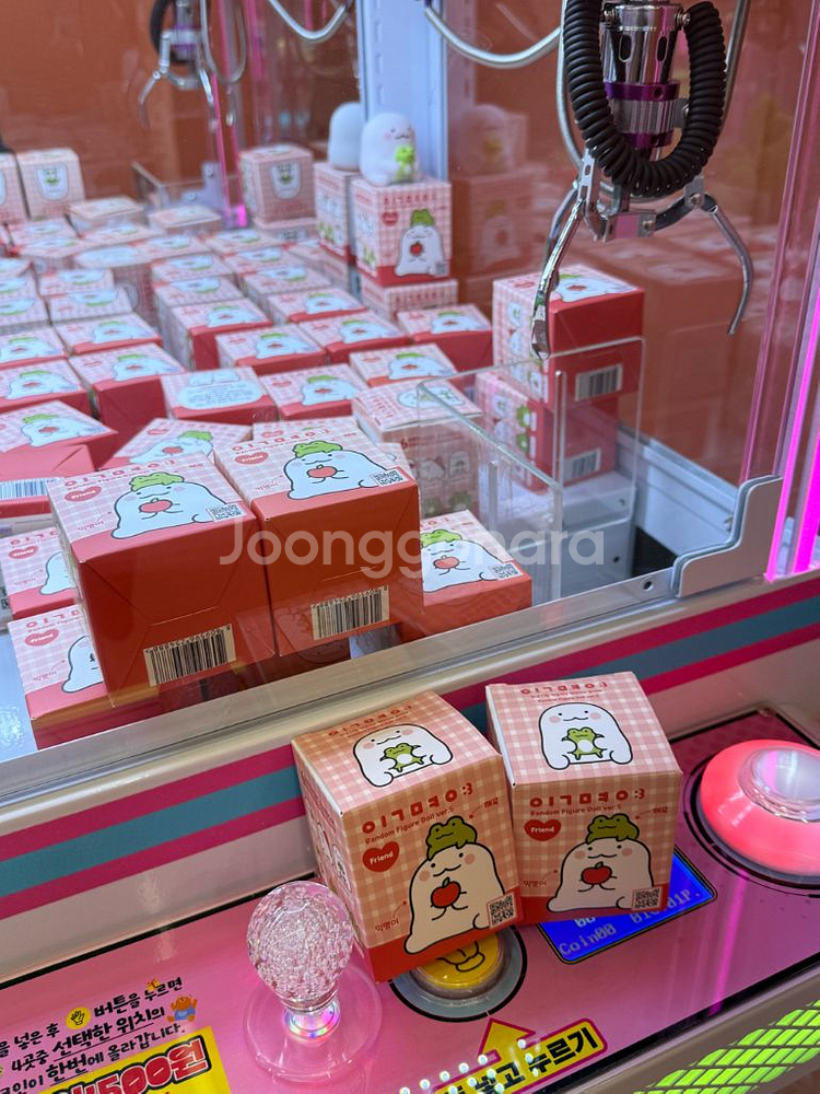 제발 데려가 주세요.. 익명이 랜덤 피규어 2개 일괄--0