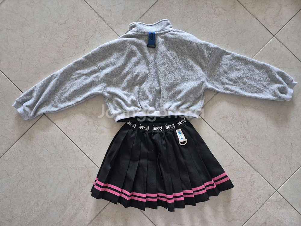 비제이(Be.j) 상하의 치마세트 판매해요.--1