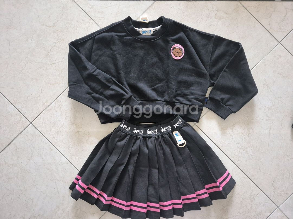 비제이(Be.j) 상하의 치마세트 판매해요.--3