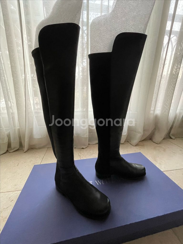 스튜어트 와이츠먼 5050 나파 가죽 부츠--1