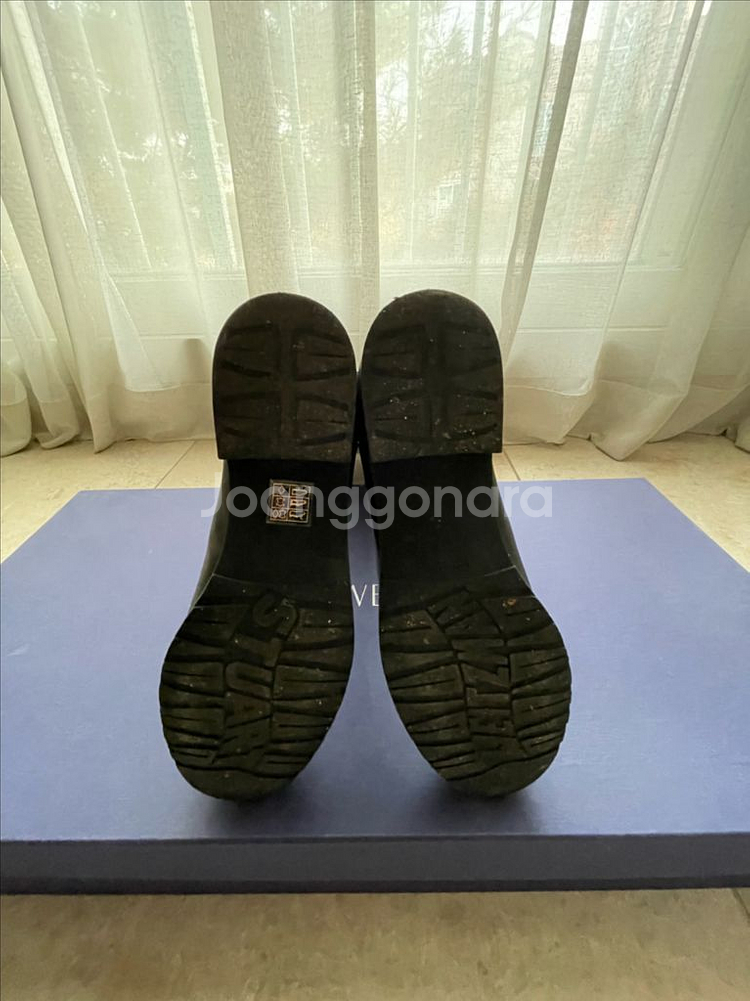 스튜어트 와이츠먼 5050 나파 가죽 부츠--2