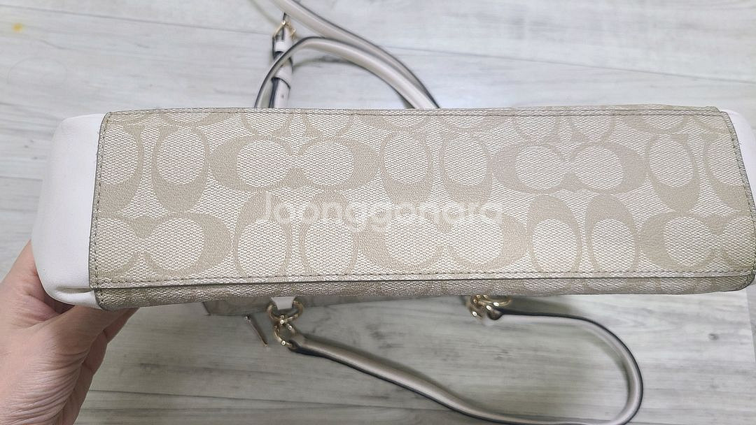 코치 시그니처 토트백 겸 크로스백--2