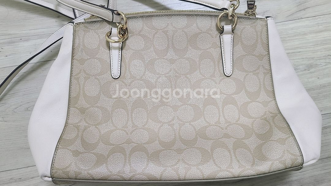 코치 시그니처 토트백 겸 크로스백--3