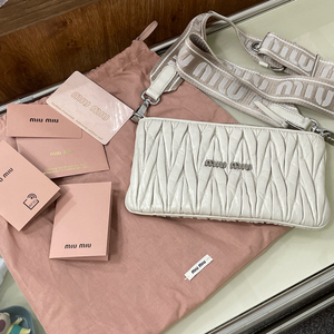 미우미우 정품 마테라쎄 미니 가죽 크로스백 (더스트백+보증서 포함)