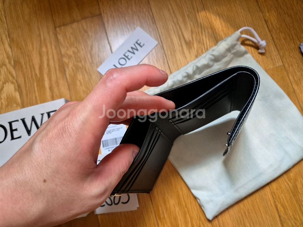 로에베 레더 정품반지갑 풀세트팝니다--5