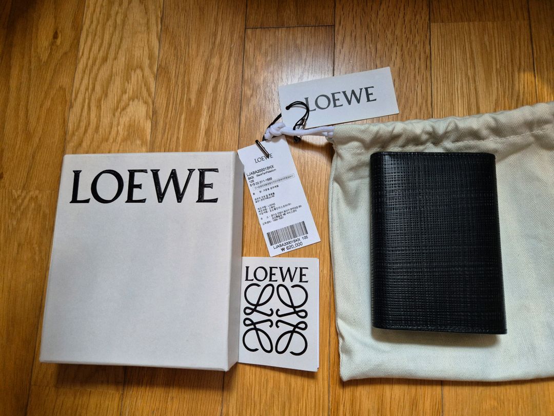 로에베 정품레더 반지갑 풀세트팝니다