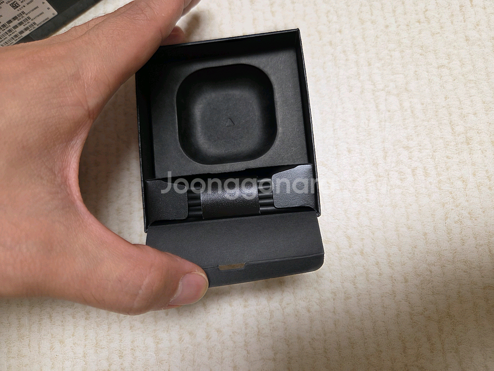 갤럭시 버즈2 프로 블랙(케이스는 라벤더) 65000원--2