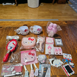 새상품) 헬로키티 시나모롤 캐릭터 산리오 상품 빗 브러쉬 거울 계산기등