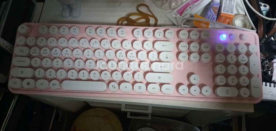 핑크 컬러 기계식 키보드--0