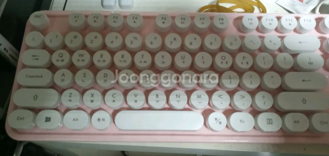 핑크 컬러 기계식 키보드--1