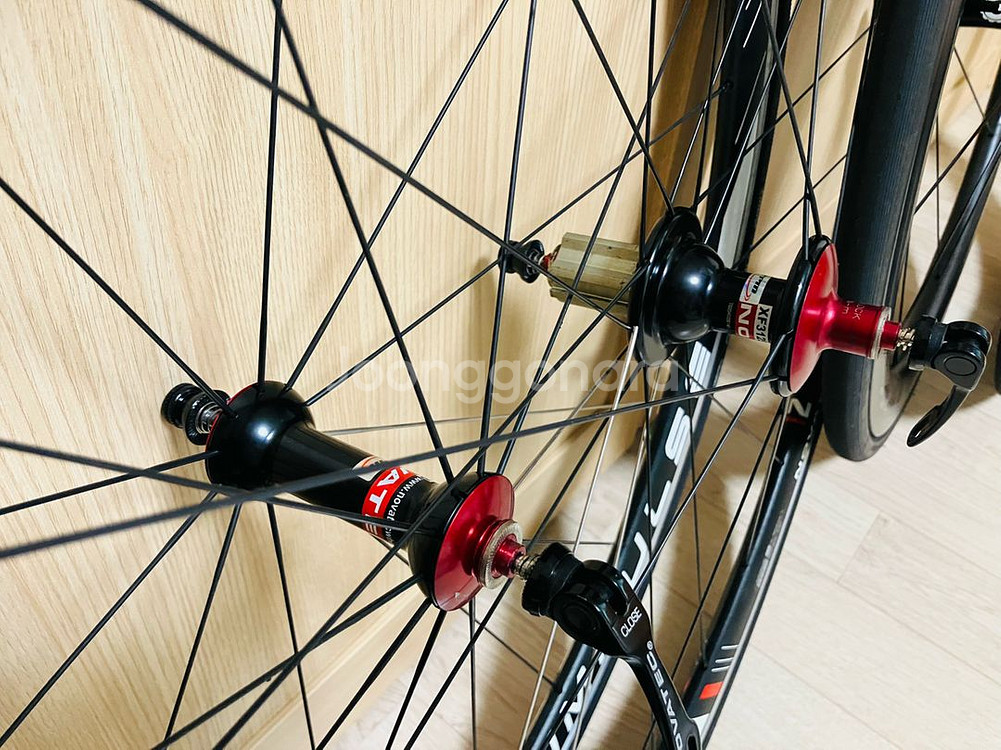 노바텍 임펄스 휠셋. 마빅 시리움 카본SL 오트루트 휠셋.--1