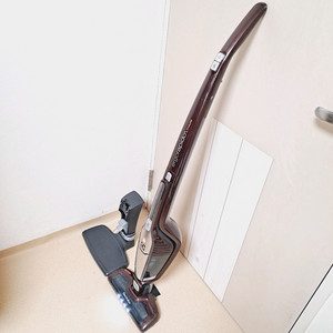 정상작동 일렉트로룩스 무선청소기 배터리빵빵함 브라운 2in1 스틱+핸디형