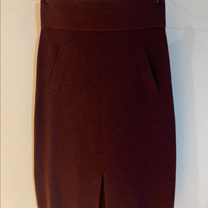 클럽모나코 버건디 니트스커트