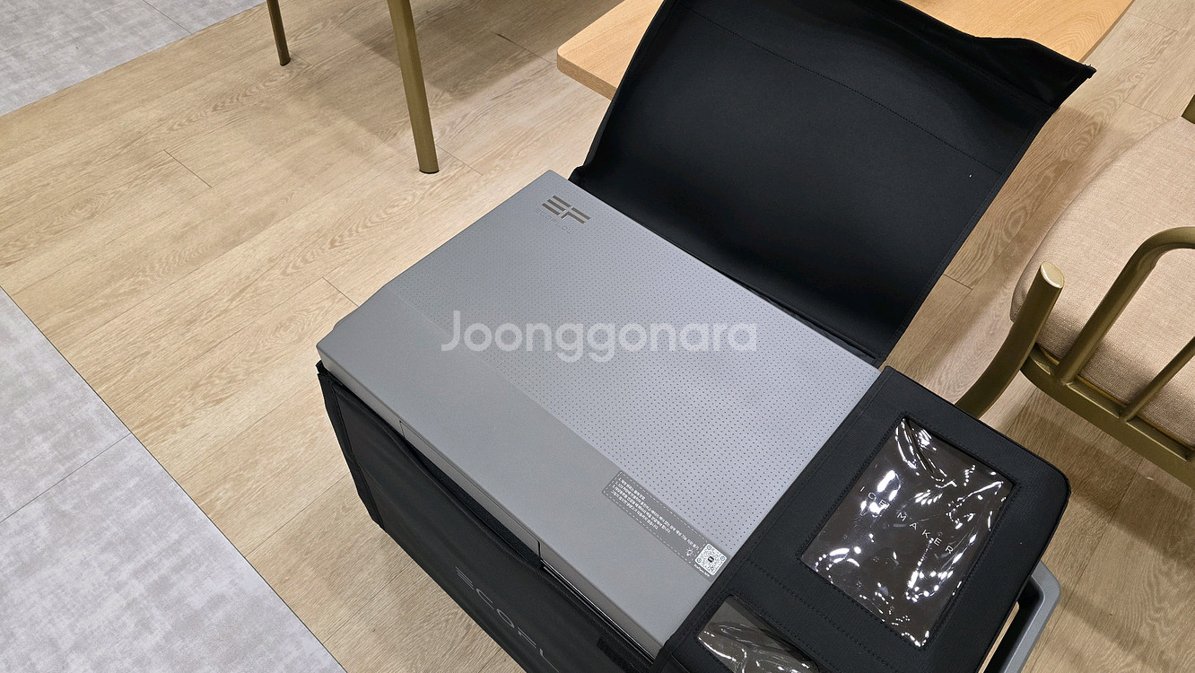 (새것)에코플로우 글래시어 휴대용 미니 냉장고.--1