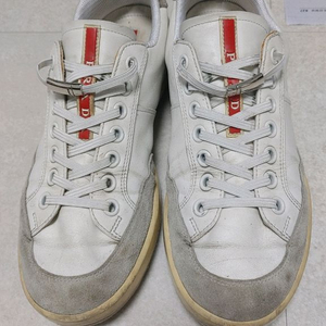 프라다 화이트 스니커즈 8.5(275) Vibram