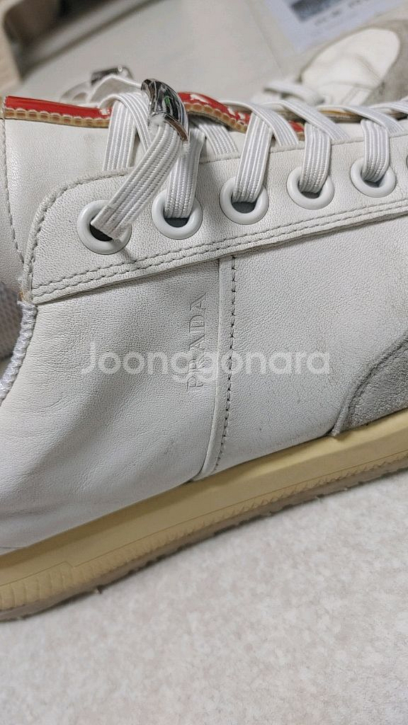 프라다 화이트 스니커즈 8.5(275) Vibram--7