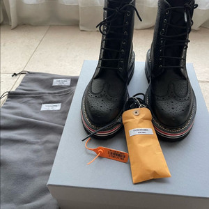 톰브라운 삼선탭 앵클 부츠