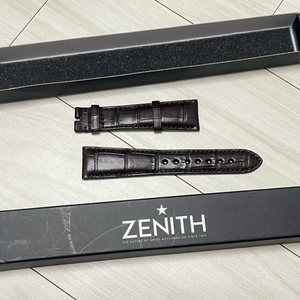 미사용 제니스 엘프리메로 크로노마스터 42mm 악어 가죽