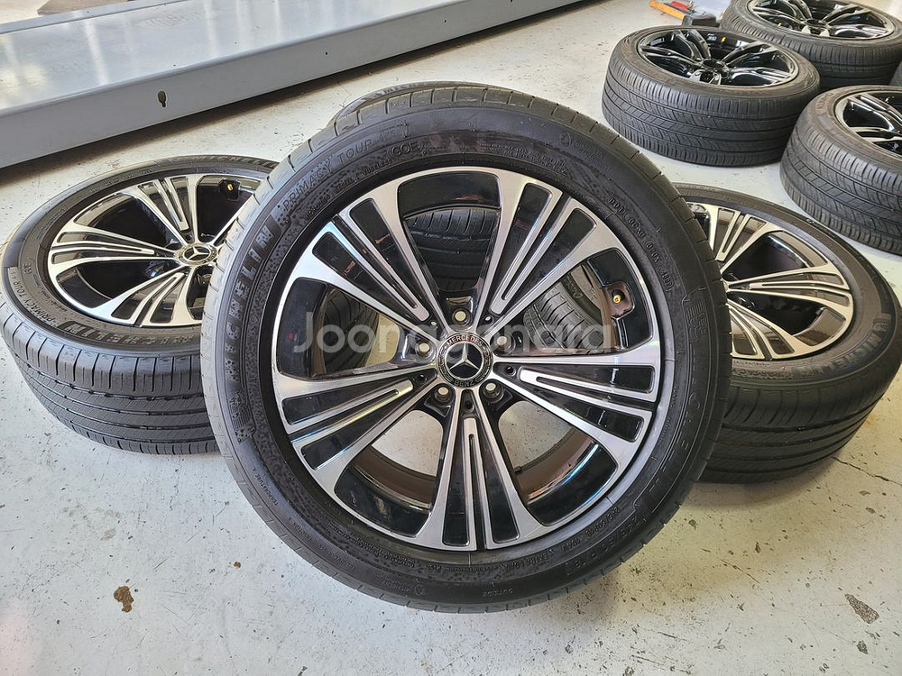 벤츠W214 신형E클래스 18인치 순정품휠타이어 한대분--2