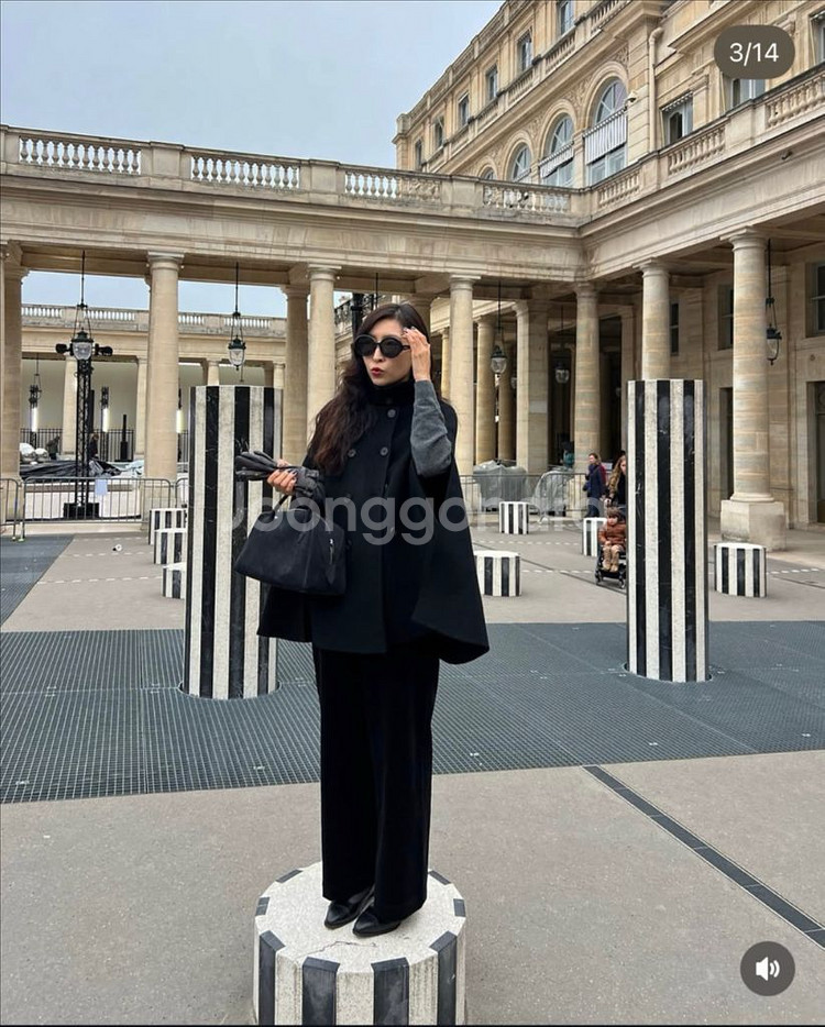 코스모폴리탄줄라이 케이프 코트--1