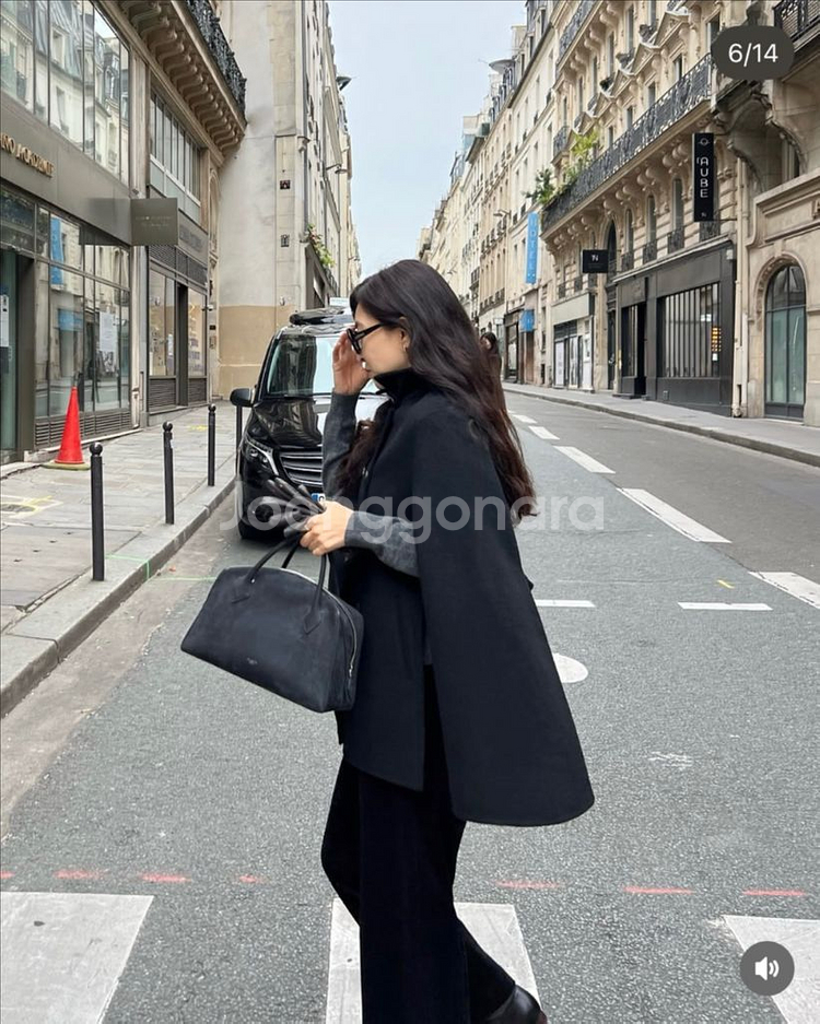 코스모폴리탄줄라이 케이프 코트--2