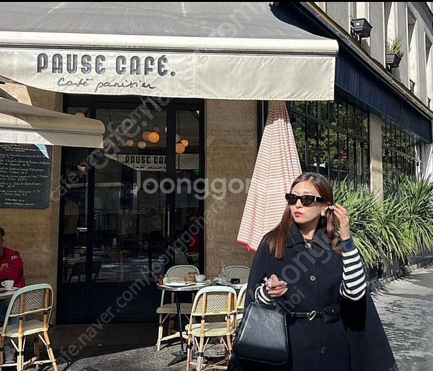 코스모폴리탄줄라이 케이프 코트--5