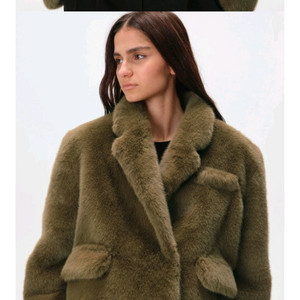 메그제이 퍼 크롭자켓 카키