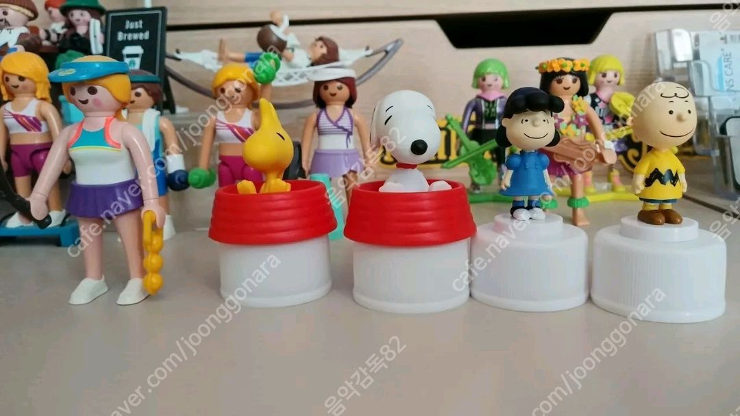 피넛츠스누피 65주년기념 보틀캡피규어 8종팝니다