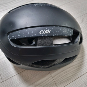 CRNK 크랭크 앵글러 자전거 헬멧 블랙 색상 M사이즈