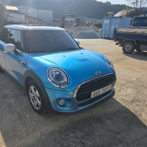 미니쿠퍼 D / 2017 년/오토 / 11만 /900만원