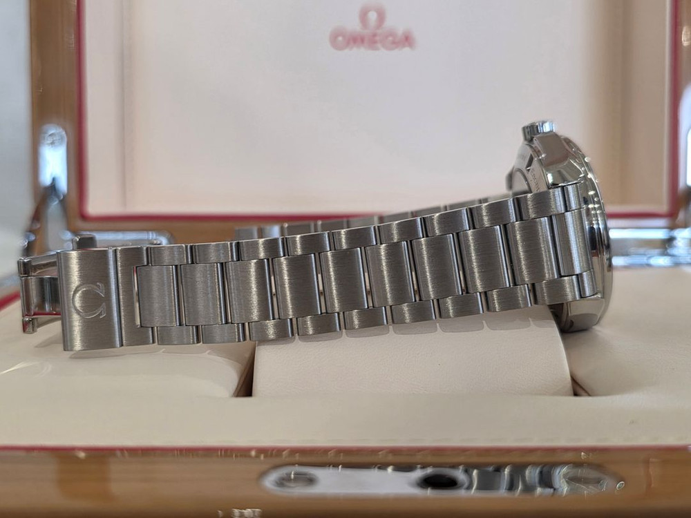 오메가 아쿠아테라 그레이다이얼 오토 이미지