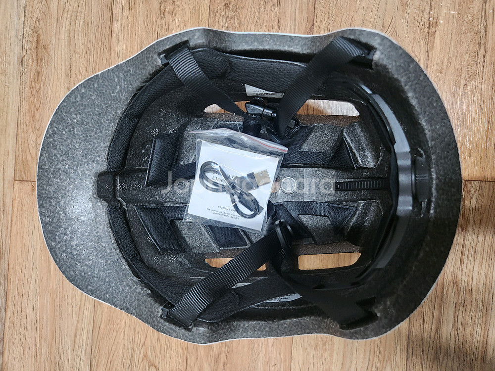 Swap 스마트 자전거 헬멧 (새상품, 흰색)--9