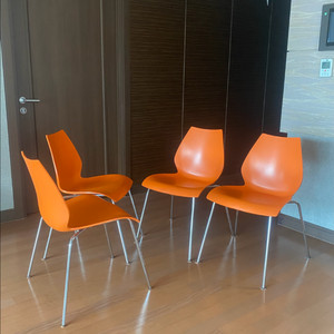 KARTELL MAUI chairs (2개씩)