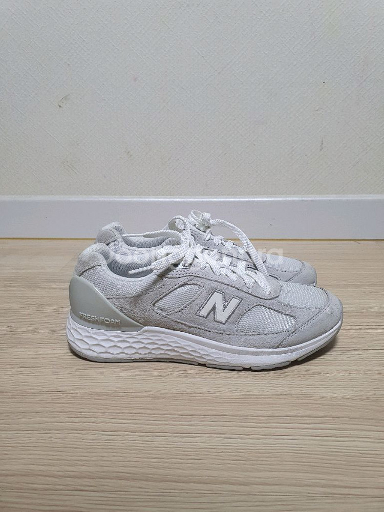 뉴발란스 1880 프레쉬폼 운동화 250--0