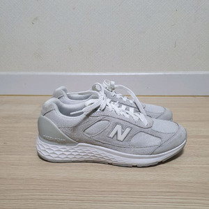 뉴발란스 1880 프레쉬폼 운동화 250