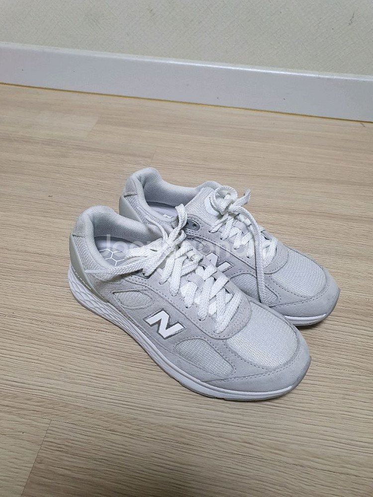 뉴발란스 1880 프레쉬폼 운동화 250--1