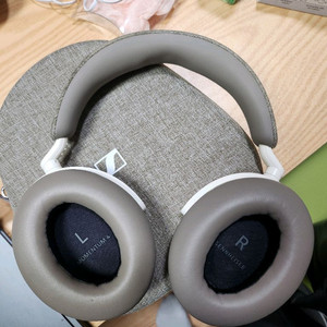 젠하이저 모멘텀4