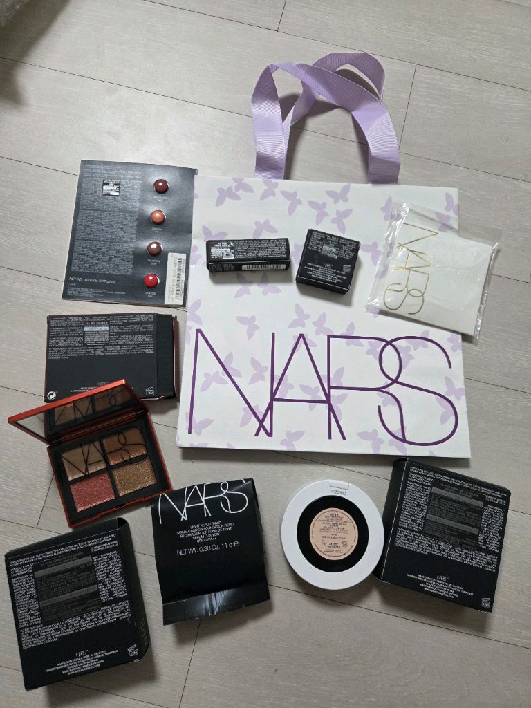 나스 라이트 리플렉팅 세럼 쿠션 파운데이션 본품+리필 외 사은품 다수